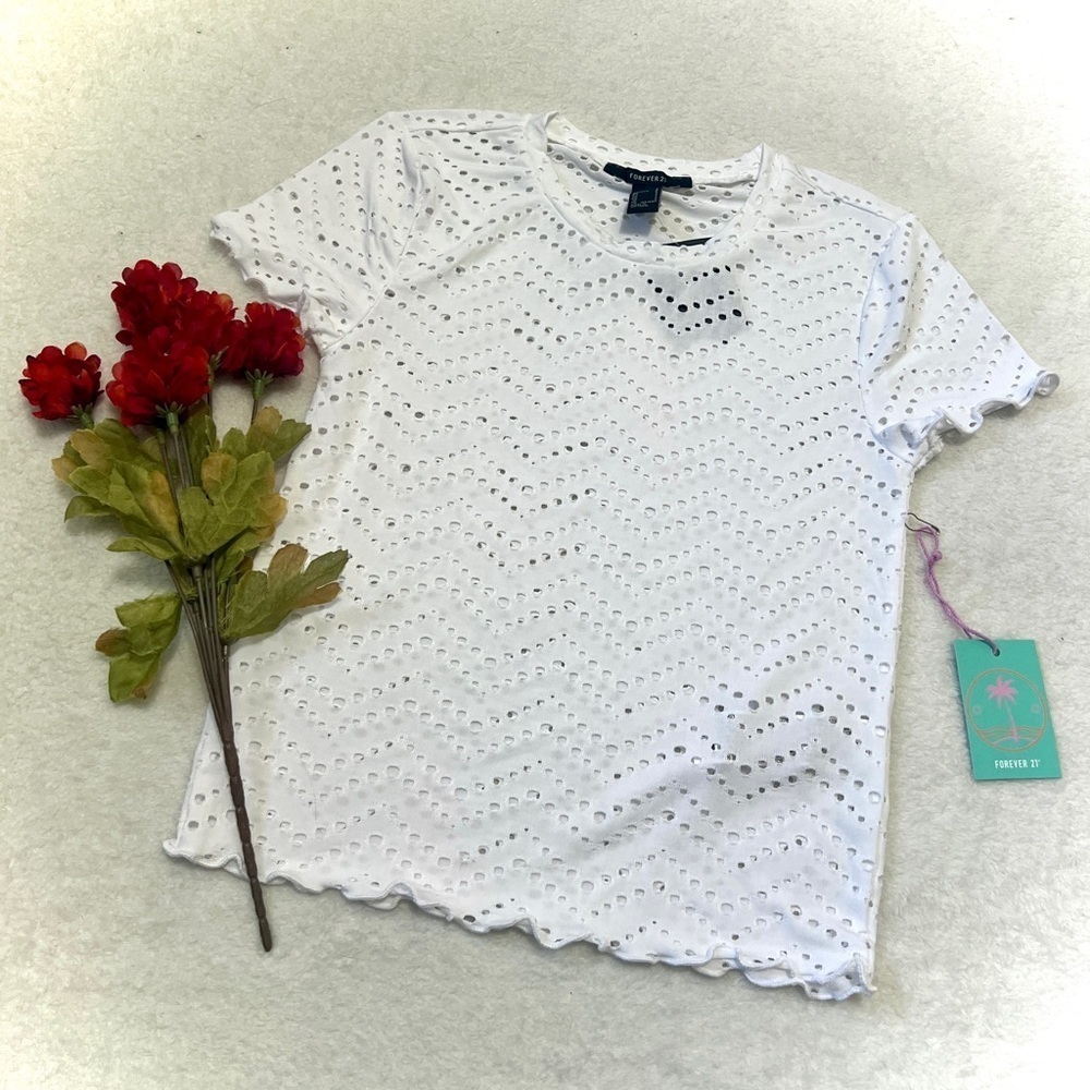 Forever21 NWT Scalloped Trim White Short Sleeve Top - Small